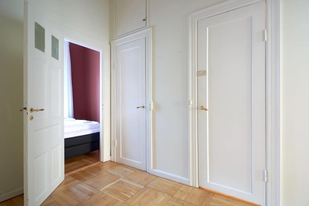 Moderen And Sleek 3Br With Bath By The Lakes And Metro Копенхаген Екстериор снимка