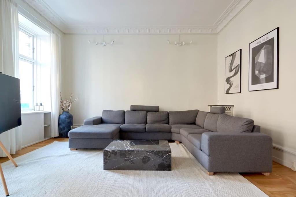 Moderen And Sleek 3Br With Bath By The Lakes And Metro Копенхаген Екстериор снимка