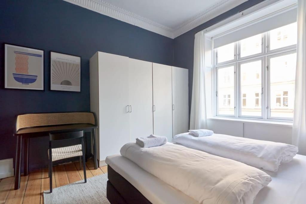 Moderen And Sleek 3Br With Bath By The Lakes And Metro Копенхаген Екстериор снимка