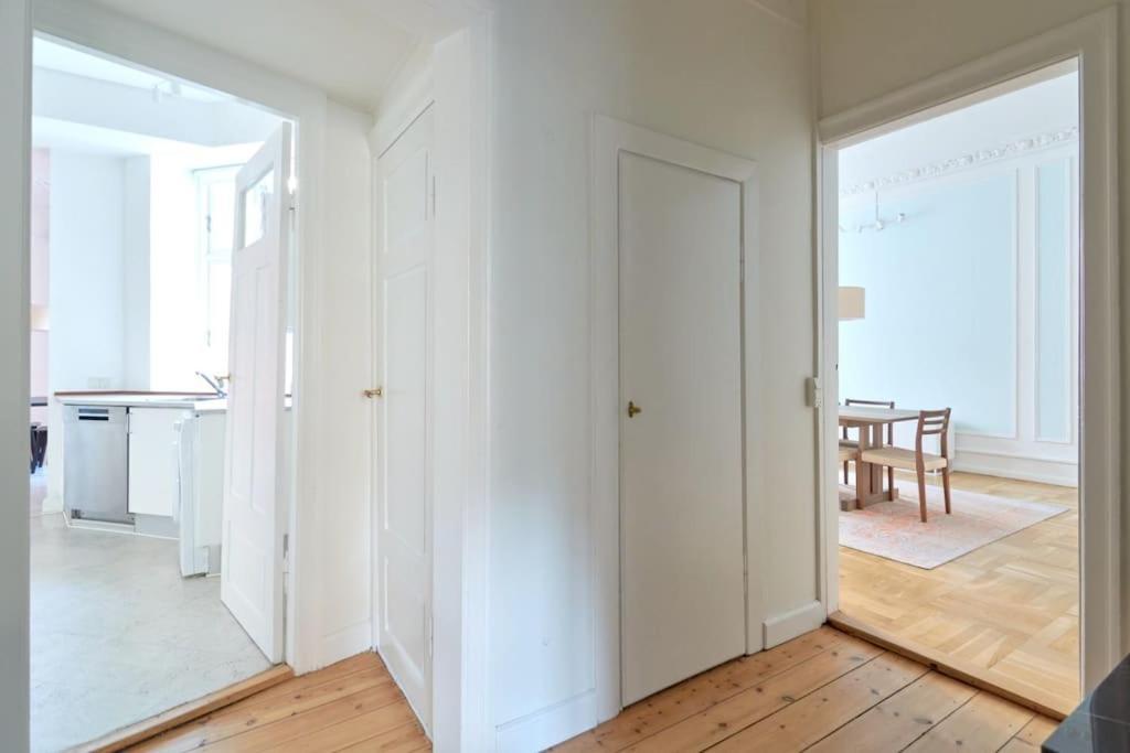 Moderen And Sleek 3Br With Bath By The Lakes And Metro Копенхаген Екстериор снимка