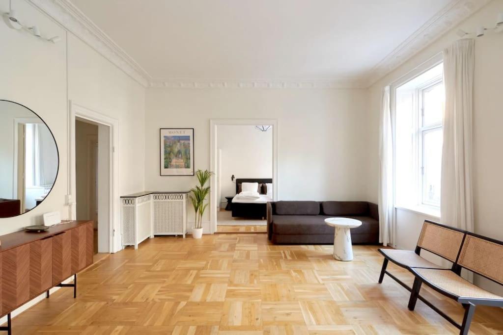 Moderen And Sleek 3Br With Bath By The Lakes And Metro Копенхаген Екстериор снимка