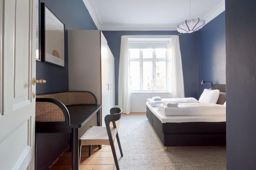 Moderen And Sleek 3Br With Bath By The Lakes And Metro Копенхаген Екстериор снимка