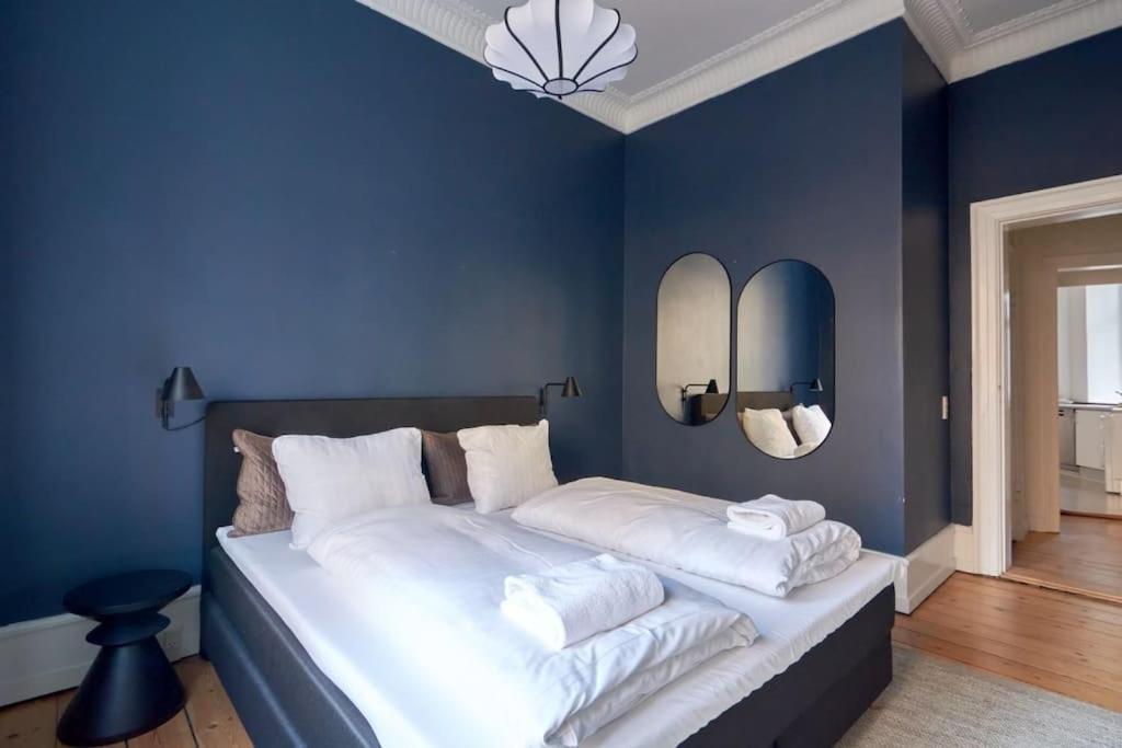 Moderen And Sleek 3Br With Bath By The Lakes And Metro Копенхаген Екстериор снимка