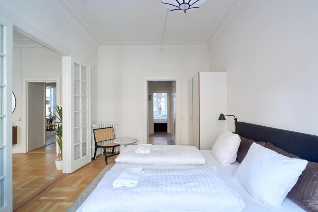 Moderen And Sleek 3Br With Bath By The Lakes And Metro Копенхаген Екстериор снимка