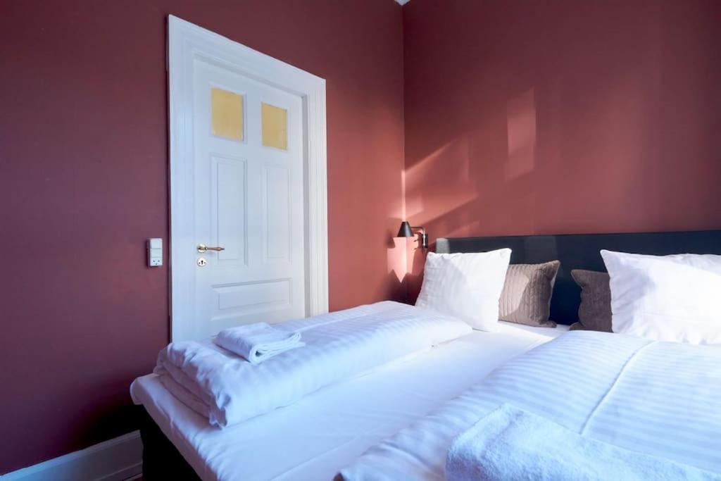 Moderen And Sleek 3Br With Bath By The Lakes And Metro Копенхаген Екстериор снимка