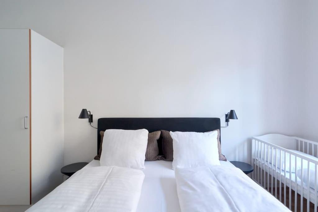 Moderen And Sleek 3Br With Bath By The Lakes And Metro Копенхаген Екстериор снимка