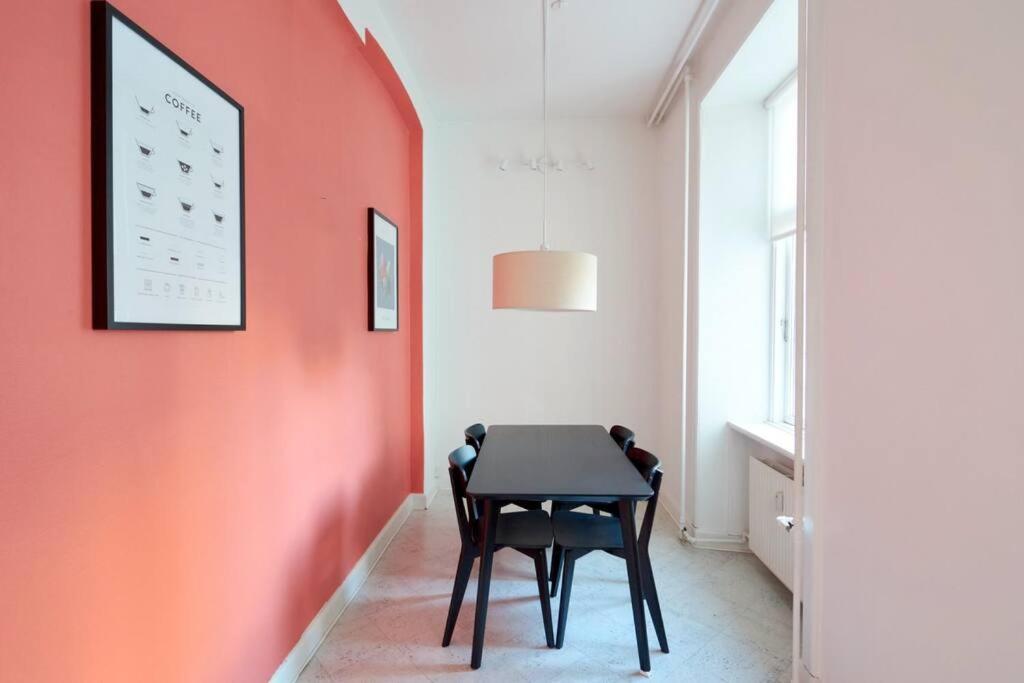 Moderen And Sleek 3Br With Bath By The Lakes And Metro Копенхаген Екстериор снимка