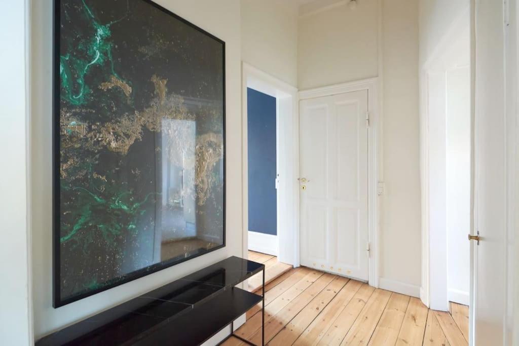 Moderen And Sleek 3Br With Bath By The Lakes And Metro Копенхаген Екстериор снимка